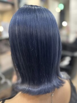 ラピス 横浜(Lapis) ロイヤルブルー/ブリーチ/カット/カラー/エクステ/顔周り