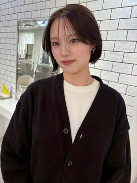 ロマーリ(LOMARLIE) コンパクトショート20代30代40代ハッシュカット黒髪ボブ