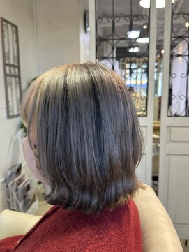 エミュ 中央駅店(eMu) シルバーベージュ／ブラックハイライト