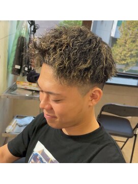 フレンズ(Friends) カット+ブリーチ+パーマ