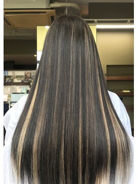 ガルボ ヘアー(garbo hair) 艶髪　インナーカラー　ケアブリーチ