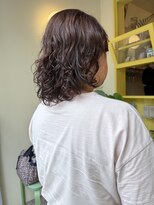 ヒントステーション(HINTSTATION)&nbsp;〈浅草 半個室〉アッシュベージュ×くせ毛活かしカット