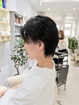 リラ(Lila’s) メンズヘアスタイル メンズカット 流れるストレート