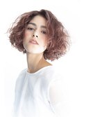 【グラマラスに輝く】くせ毛を生かしたボブスタイル 