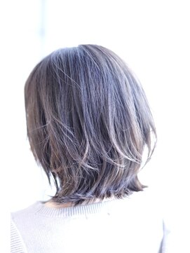 みかえりびじん 高坂店 自然な外はねレングス