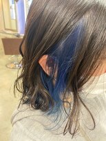 ビガミ(Bigami) 黒髪から覗くブルーのインナーカラー