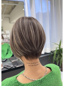 シエラ 南船場(CIERA.) ショートハイライト 斜めバング アッシュオリーブ オンブレ