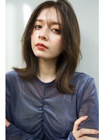 シア(SHEA gakugeidaigaku)&nbsp;レイヤー/外ハネくびれミディ/シースルーバング/30代40代50代