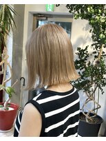 ヲタク(wotaku.)&nbsp;ミルクティーベージュくすみカラーケアブリーチ切りっぱなしボブ