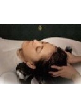 髪の悩みの根本へアプローチするヘッドスパ。頭皮をほぐして血行促進！髪のハリ・コシUPで美艶ヘアに♪