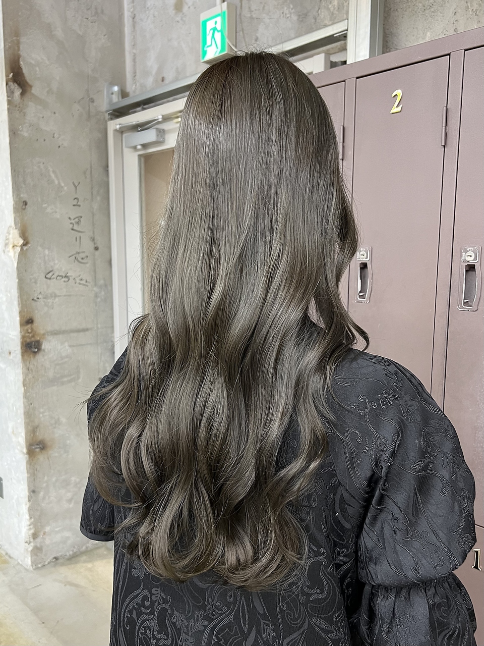 オリーブグレージュ