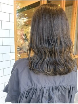 ノエル(noele) オリーブブラウン×ミディアム