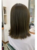 オリーブベージュ