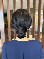 サリーワンフォーワン(Sally 141) 上品なゆるっとシニヨン