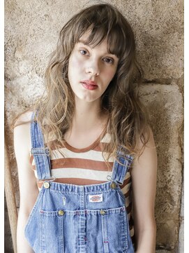 カライング(ing) 【＋～ing】グレージュカラーの透明感long【柳沼くるみ】