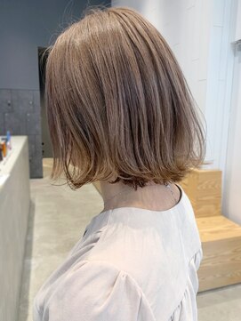 アイティー バイ アルバム 中野店(IT by ALBUM) ミルクティーベージュ_スリークボブ厚めバング_ba284182