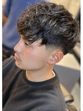 フランクスバーバー アンド ビアークラブ(FRANK'S BARBER and BEER CLUB) ローフェードスペインカール