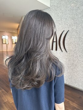 ザック ヴィ(ZACC  vie) ワンカールで動く大人のロングレイヤーカット