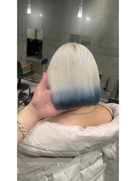 モニカ(MONIQA) ホワイト×ブルー