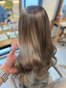 ラビスモア(Lovis moa) 上尾/ダブルカラー/ブリーチ無し/白髪ぼかし/韓国