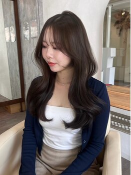 ムージー(moug)の写真/【袋町・本通】顔周りのくびれ/レイヤーカット/暗髪は《moug》骨格に合わせた似合わせで垢抜け韓国ヘアに◇