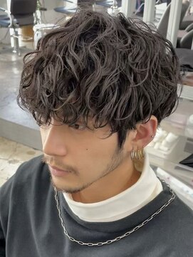 エリマバイフィフス 調布(elima by fifth) 波巻きパーマメンズマッシュセンターパートツイストスパイラル