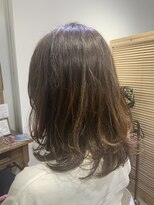 ユーネリー(U-NERY)&nbsp;ミディアムレイヤーのコテ巻き