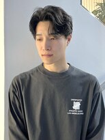 ゼストプール(ZEST POOL)&nbsp;カルマパーマ　韓国メンズヘア センターパート ニュアンスパーマ