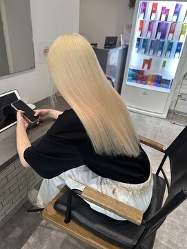 カラ ヘアーサロン(Kala Hair Salon) ホワイトブロンド