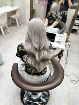 ロンド レア 天神大名店(Lond Le’a) 垢抜け確定♪秋はダブルカラー×ブリーチで可愛く♪