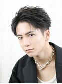 短髪アップバングフェザーショートツーブロック刈り上げ艶