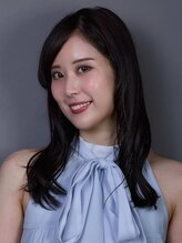 アンアタッシュ(UNE ATTACHE)&nbsp;Lucent Gleam｜夏の透明感グレージュ×大人可愛い内巻きロング