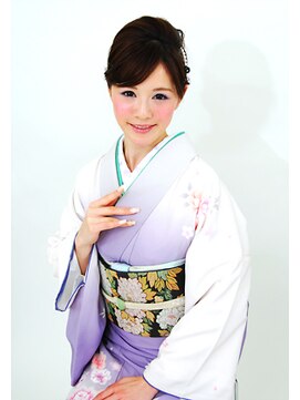 ゲッカビジン(GEKKABIJIN) 夜会巻きのアップアレンジ《ヘアセット&着付 GEKKABIJIN》