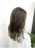 セミロング×ハイライトグレーアッシュ