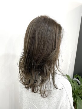 ルヴェルヘアー(Revel hair) セミロング×ハイライトグレーアッシュ