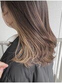 ふんわりカールのインナーカラーとシアーグレージュ