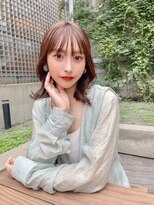 アイユー(ii+U)&nbsp;ミディアムレイヤー　くびれカット　春　ブラウン　顔周りカット