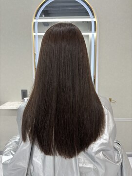 リノ 金山(Rino) デザインカラー/レイヤーカット/ウェットヘア/オリーブベージュ