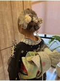 飾りがいきるシニヨンスタイル