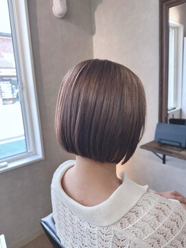 アルレン(Allen) ブロンドベージュ【宇都宮/切りっぱなしボブ/ブリーチ】