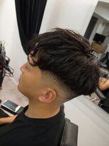 イントロバイフィーネ 渋谷(INTRO . by Fi-Ne)&nbsp;ナチュラルスペインカール/スキンフェード