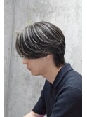 ホワイトハイライトブリーチセンターパートウルフフェザーパーマ