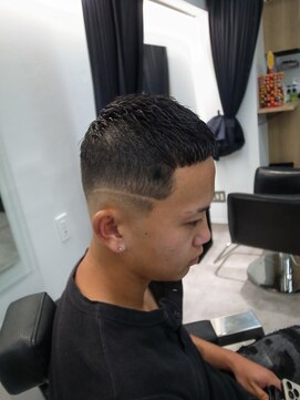 イントロバイフィーネ 渋谷(INTRO . by Fi-Ne) バーバーショートラフクロップラインアート/渋谷