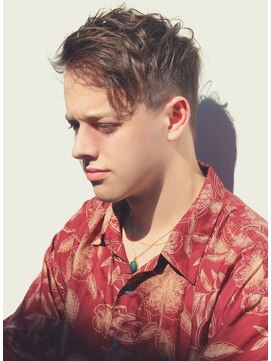 ジジバイワースホワイル(jiji by WORTH WHILE) 刈り上げセンターパートサーフカール波巻きツイストスパイラル