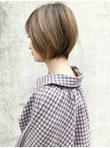 耳掛け 小顔ショート 透明感 ベージュカラー