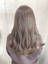 【ブリーチなしのWカラー】で１度のカラーではできない明るさと色味・透明感をお作りできます。