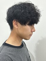 ヒュイル バイ ニアウ(Hwyl by Niau)&nbsp;メンズマッシュツーブロックシャドウパーマニュアンスパーマ眉毛