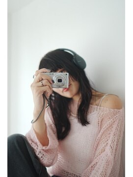 ミューズ バイ ケンジ(MUSE by KENJE) ロングヘアフェイスレイヤー黒髪美髪３０代４０代