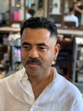 ザマンリバレッジニューヨーク(THE MAN LeverageNewYork) 大人海外アーミーフェードショート:尾上 雄輝