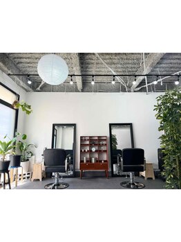 店長自らデザイン考案したサロン空間♪居心地の良さを追求した店内で、特別なひと時をお過ごしください。